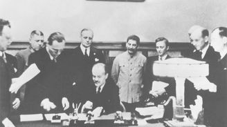 Smlouva o neútočení: K uzavření paktu Molotov–Ribbentrop přispěly i západní mocnosti