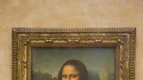 Mona Lisa v pařížském Louvre.
