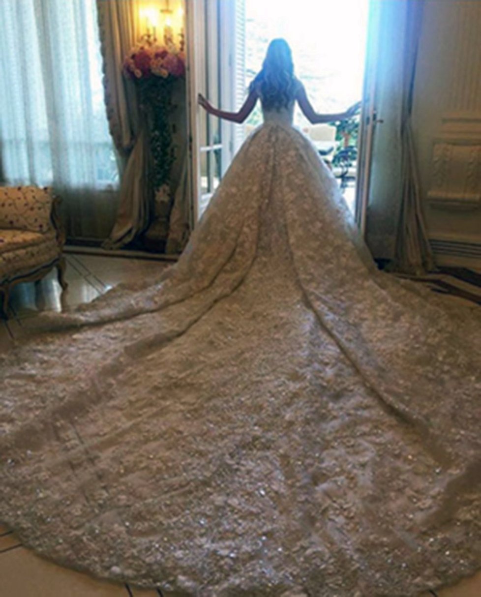 Milionářská svatba v Monaku: Dcera čečenského oligarchy si brala bohatého podnikatele, jen šaty stály přes sedm milionů korun.