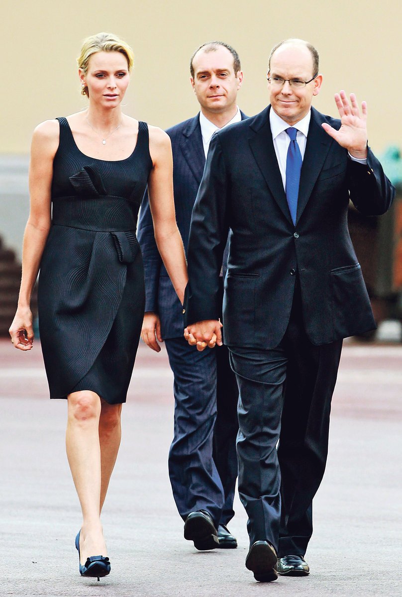 Albert II. a Charlene při poslední veřejné procházce před svatbou