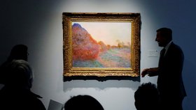 Obraz francouzského impresionisty Claudea Moneta s motivem kupek sena vydražila newyorská aukční síň Sotheby&#39;s za rekordních 110,7 milionu dolarů (přes 2,5 miliardy korun).