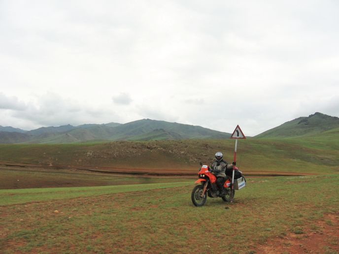 Neobyčejná setkání s obyčejnými obyvateli aneb Na motocyklu po nekonečných pláních Mongolska