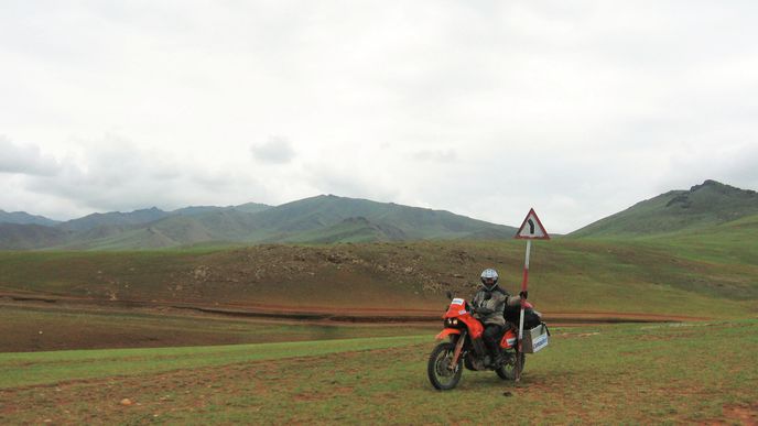 Neobyčejná setkání s obyčejnými obyvateli aneb Na motocyklu po nekonečných pláních Mongolska