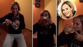 I Monika Absolonová se zúčastnila Pivní výzvy, která se šíří facebookem jako lavina.