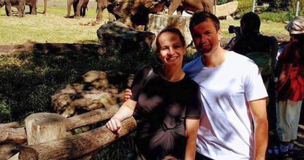 Monika Absolonová s partnerem a synem v zoo