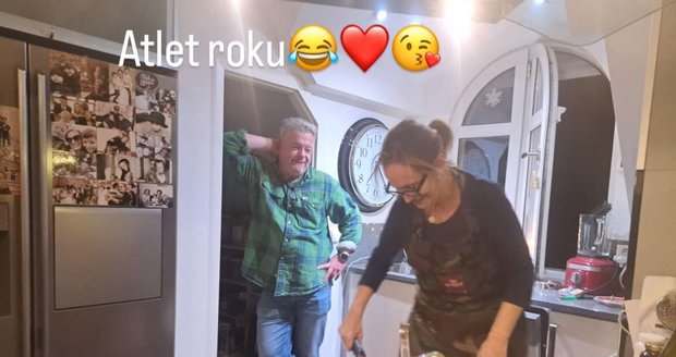 Monika Absolonová con sus hijos navideños Monika Absolonová con sus hijos navideños