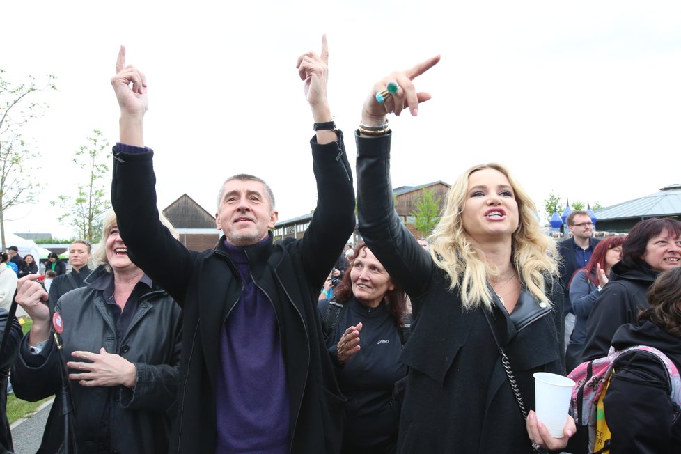 Andrej Babiš přivítal na Čapím hnízdě i úředníky.