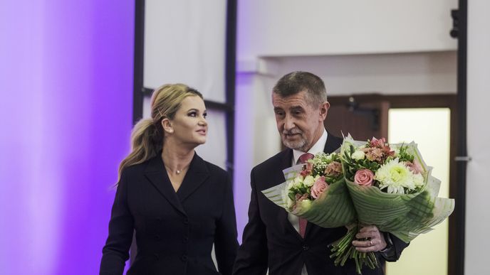 Monika Babišová s manželem Andrejem Babišem ve  volebním štábu