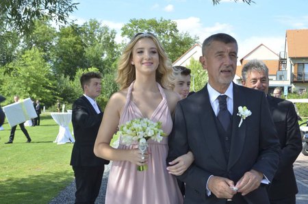 Andrej Babiš a jeho dcera Vivien Babišová na svatbě na Čapím hnízdě