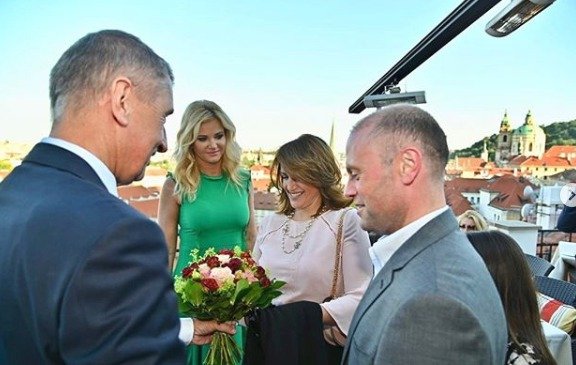 Monika doprovodila manžela, premiéra Andreje Babiše, na večeři s maltským premiérem.