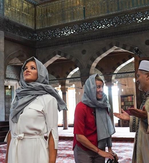 Monika Babišová na návštěvě Turecka: Setkala se s manželkou prezidenta Erdogana, užívala si na místním tržišti a navštívila mešitu (4. 9. 2019) 