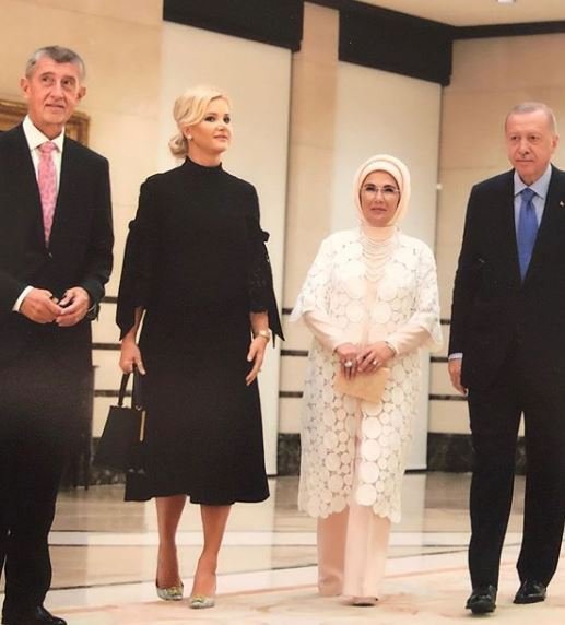 Monika Babišová na návštěvě Turecka: Setkala se s manželkou prezidenta Erdogana, užívala si na místním tržišti a navštívila mešitu. (4. 9. 2019)