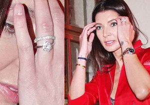 Monika Koblížková ukázala snubní prsten.