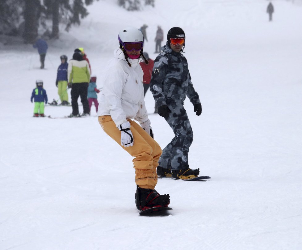 Monika Leová je na svahu na snowboardu jako doma.