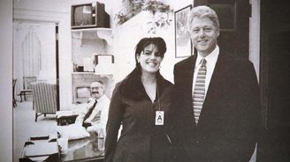 Orální úlet se stážistkou stál Clintona málem úřad: Později naznačovala, že byla prezidentem zneužita