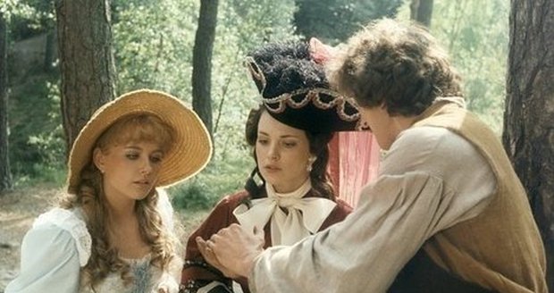 Monika Pelcová a Dana Bartůňková jako princezny Adélka a Angelína v pohádce S čerty nejsou žerty.