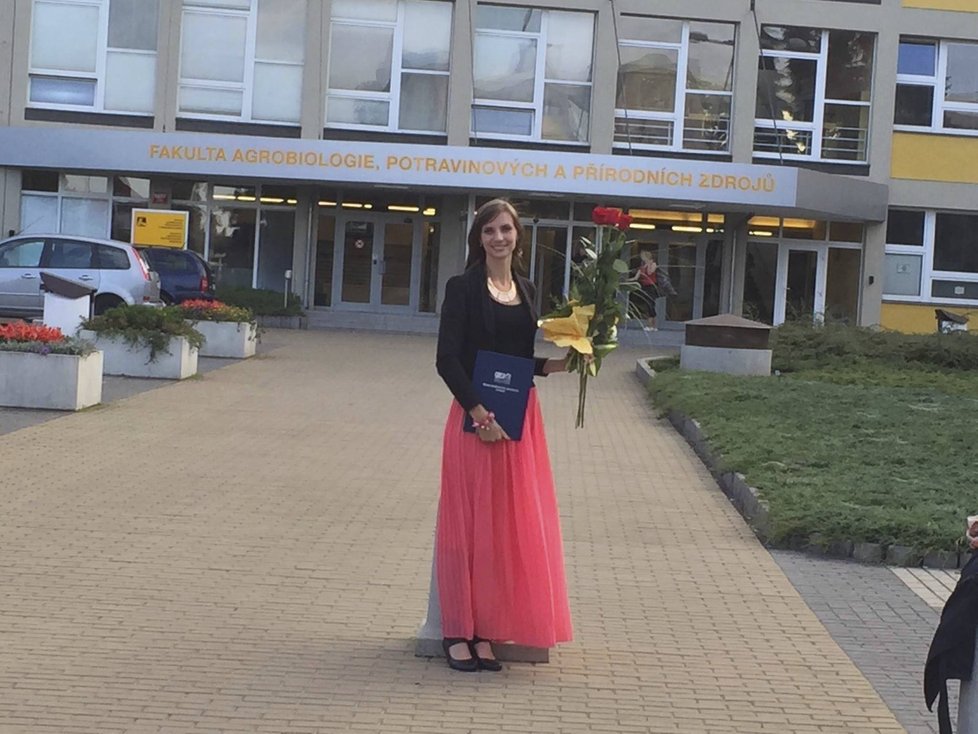Monika Sommerová dostala diplom.