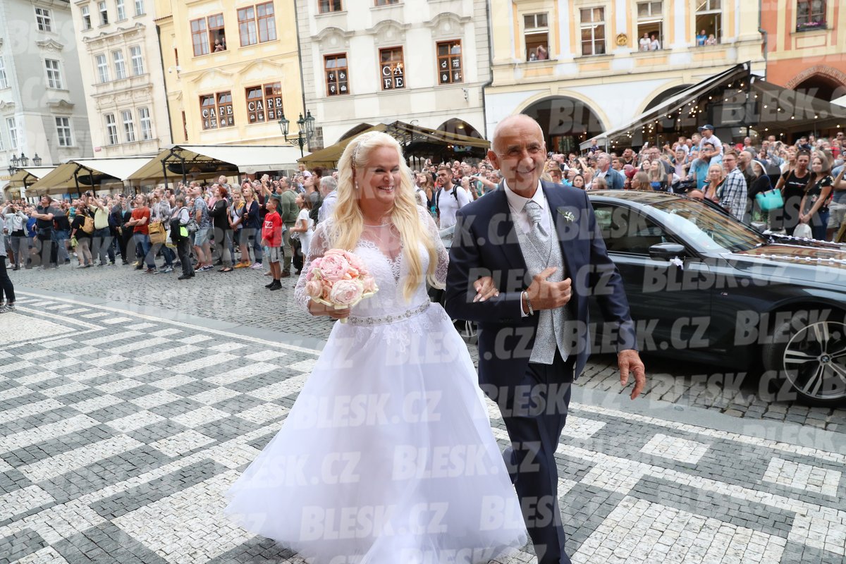 Svatba Moniky Štikové na Staroměstském náměstí v Praze.