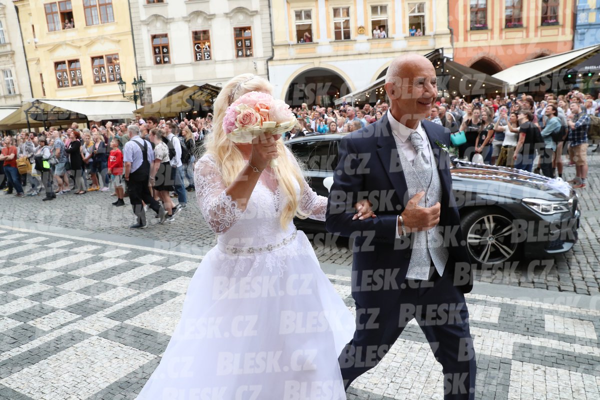 Svatba Moniky Štikové na Staroměstském náměstí v Praze.