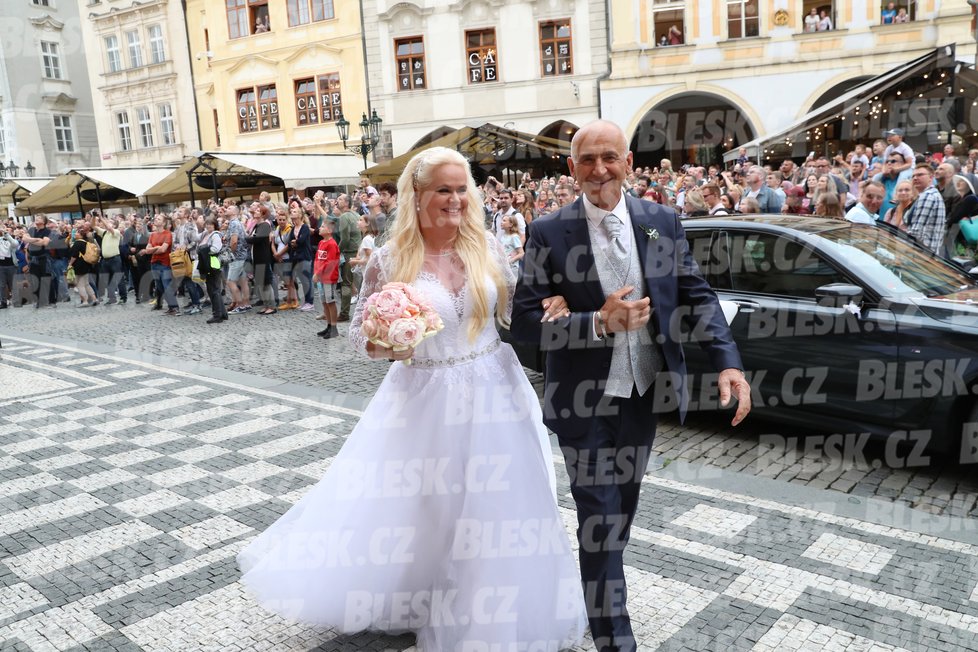 Svatba Moniky Štikové na Staroměstském náměstí v Praze.