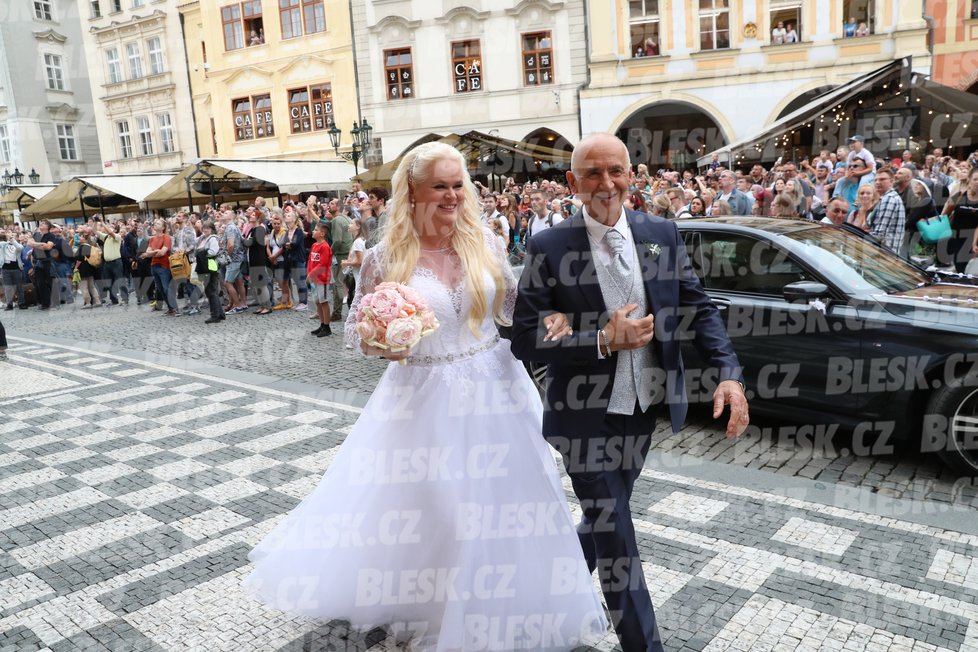 Svatba Moniky Štikové na Staroměstském náměstí v Praze.