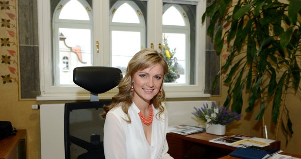 Bývalá Miss Europe 1995 Monika Brzesková Žídková je nejkrásnější starostkou Česka. Teď hlasovala pro dotaci ve prospěch Buly arény.