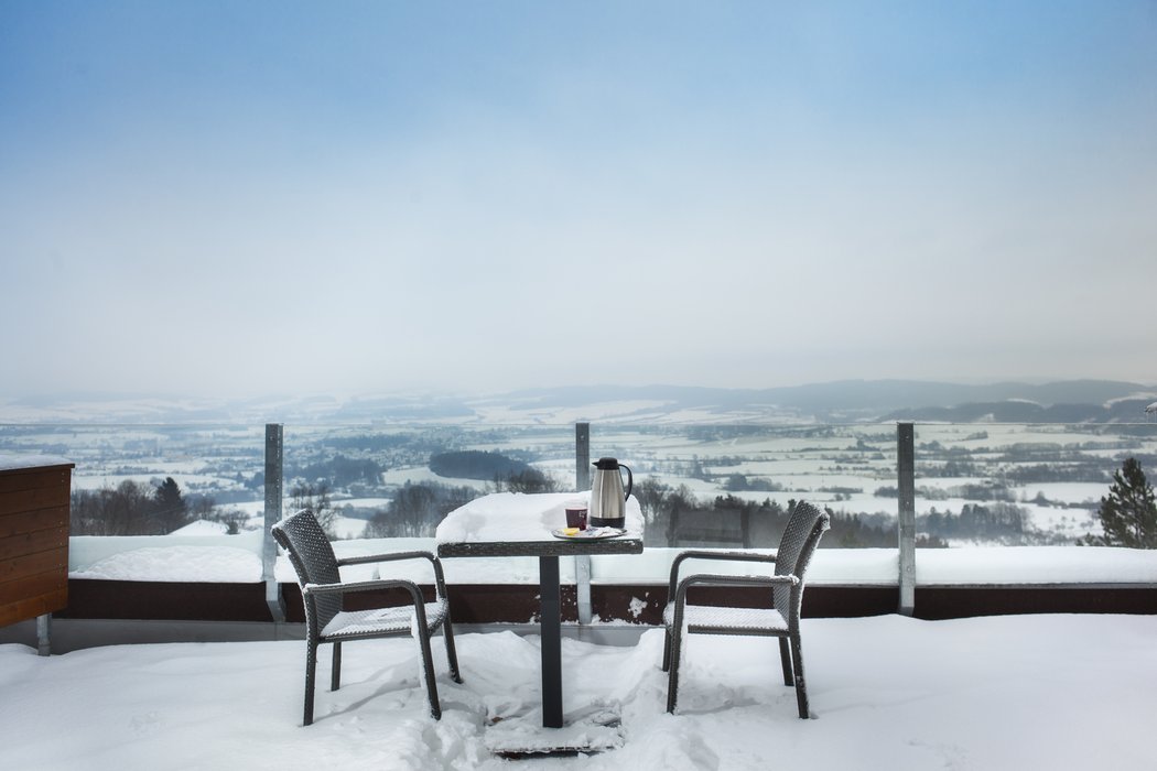 Terasa hotelu Monínec v zimě