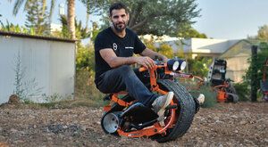 Extrémní youtubeři kutilové postavili extrémně mini motorku