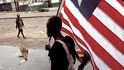 JAN ŠIBÍK Monrovia, Libérie, červenec a srpen 2003 Naše vlajka je jako americká, ale tohle je liberijský sen! Zlý liberijský sen! 1. místo Czech Press Photo 2004