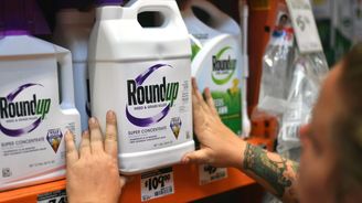 Soud nařídil firmě Monsanto zaplatit 289 milionů dolarů jako odškodnění za způsobení rakoviny