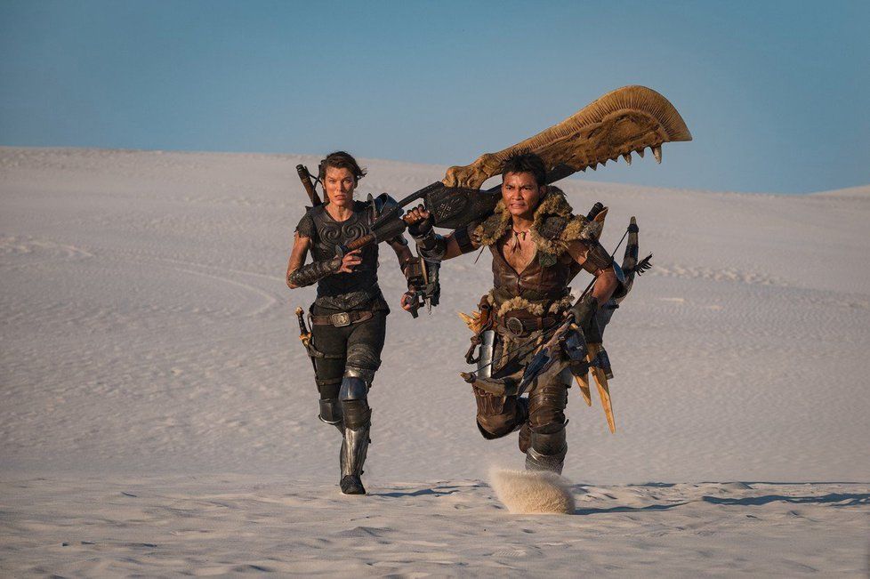 Milla Jovovich a Tony Jaa ve snímku Monster Hunter