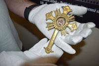 Unikát! V Novém Jičíně mají monstranci s třískami z Ježíšova kříže