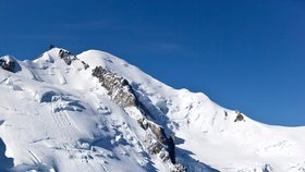 V ranních hodinách spadla na Mont Blancu největší lavina za poslední léta