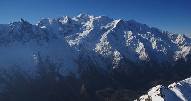 Alpy tají, varují horolezci. Většina cest na Mont Blanc už je nepřístupná