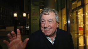 Zakladatel komediální skupiny Monty Python trpí demencí! Terry Jones příchází o řeč