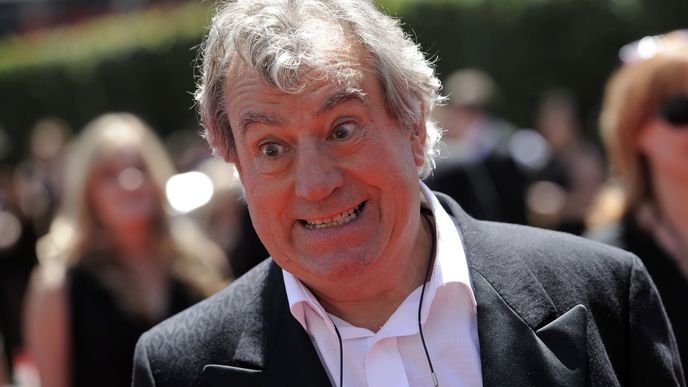 Zemřel Terry Jones z legendární komediální skupiny Monty Python.