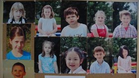 Mezi dětmi první třídy unikátní Základní česko-anglická školy Monty jsou i dvě dívenky z Koreje.