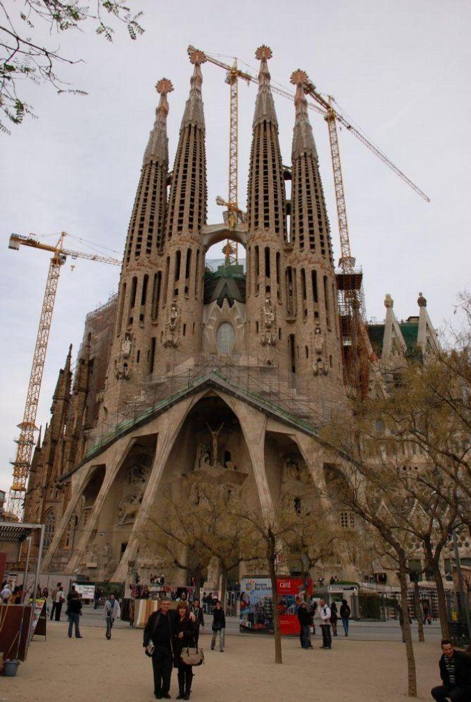 Monumentální La Sagrada Família je jednou z nejpozoruhodnějších staveb na světě.