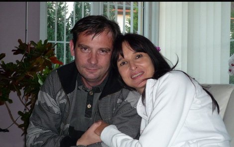 Simona Monyová s manželem, zřejmě svým vrahem.