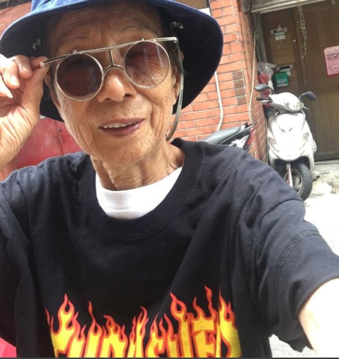 Moon Lin je opravdu stylová babička!