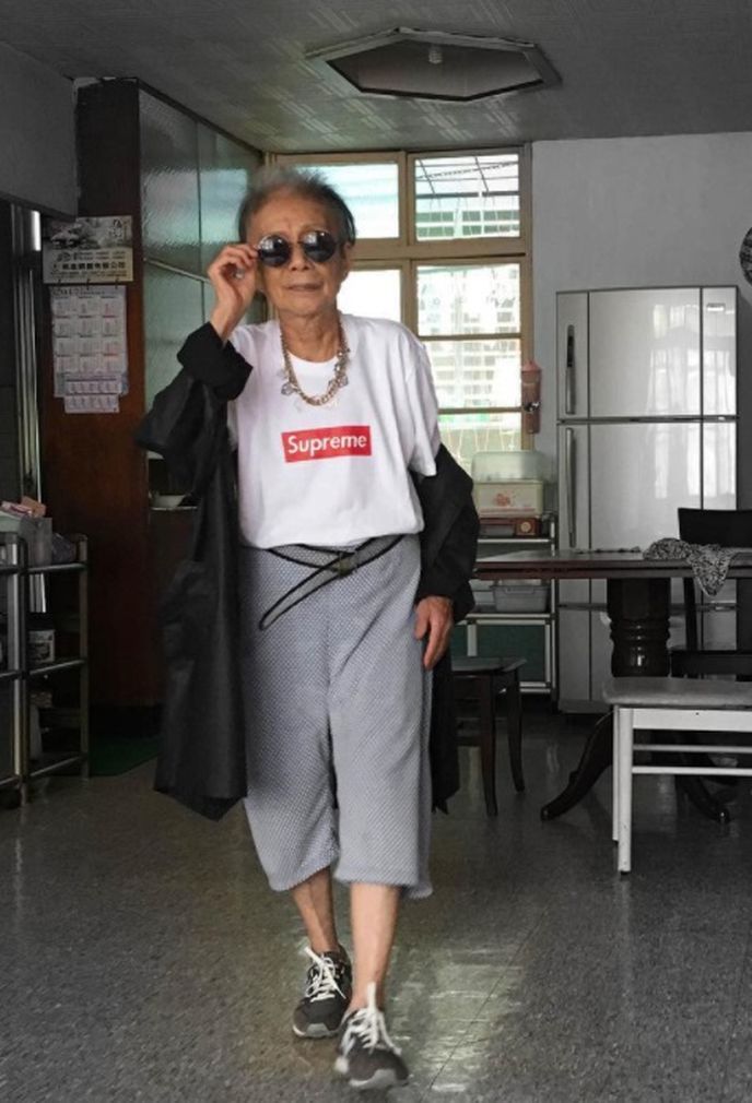 Moon Lin je opravdu stylová babička!