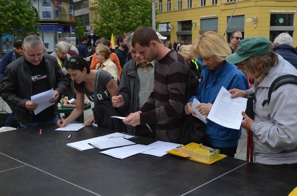 Naštvaní Moravané demonstrovali proti názvu Czechia. A chtějí spolkový stát.