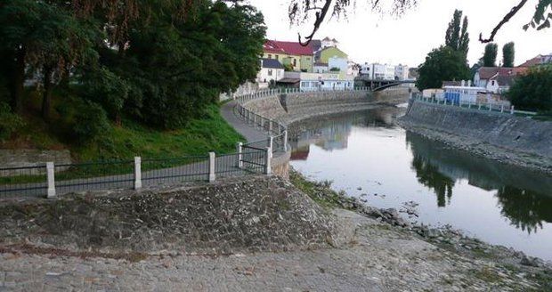 Minimum vody má i největší řeka Morava ve Veselí nad Moravou a na Slovácku.