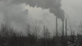 Kouřící komíny, stále zatažená obloha. To je současný obraz severní Moravy, kde smog ničí lidi.