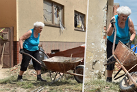 Bohumila (86), které zbyla jen urna syna, dojala Česko: Lidé jí posílají statisíce! Pomoc potřebují ale i další...
