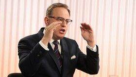 Moderátor Václav Moravec v Hráčích prozradil, kolik bere, proč se kvůli poměrům v ČT obrátil na právníky nebo jak dlouho vydrží v Otázkách.