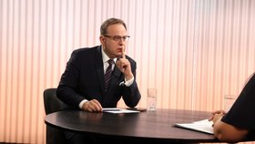 Moderátor Václav Moravec v Hráčích prozradil, kolik bere, proč se kvůli poměrům v ČT obrátil na právníky, nebo jak dlouho vydrží v Otázkách.