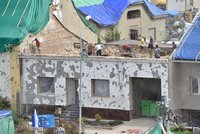 Bouřka zasáhla tornádem zničené obce! Potrhané plachty, vytopená škola