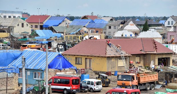 Z jižní Moravy odjely stovky hasičů, většina obcí je uklizena. A tornádo zasáhlo 1600 domácností