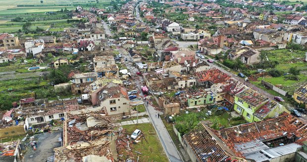 Solidarita se zpustošeným Hodonínskem: Praha pošle peníze i vodu, pomohou i městské části